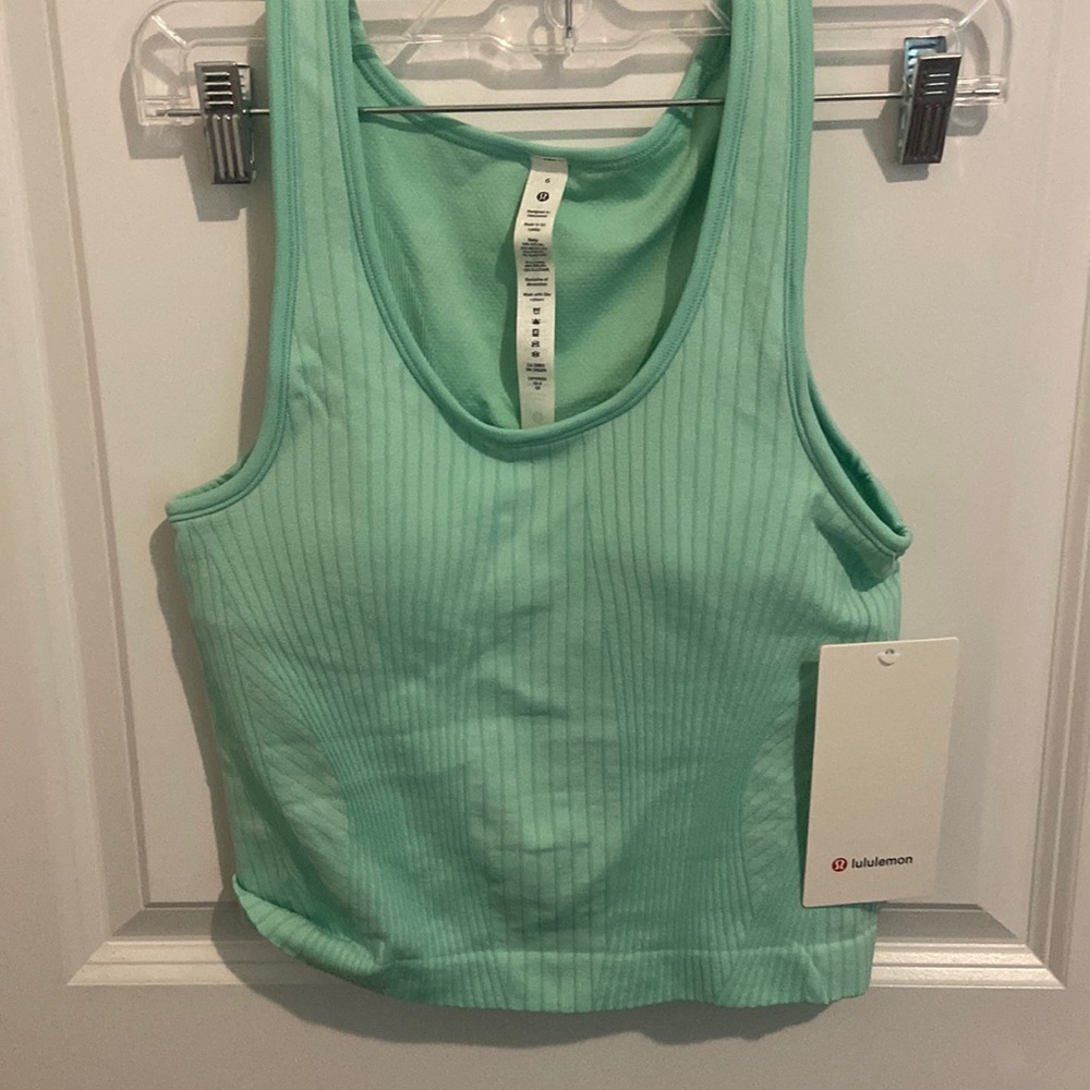 Lululemon medium workout tank •••